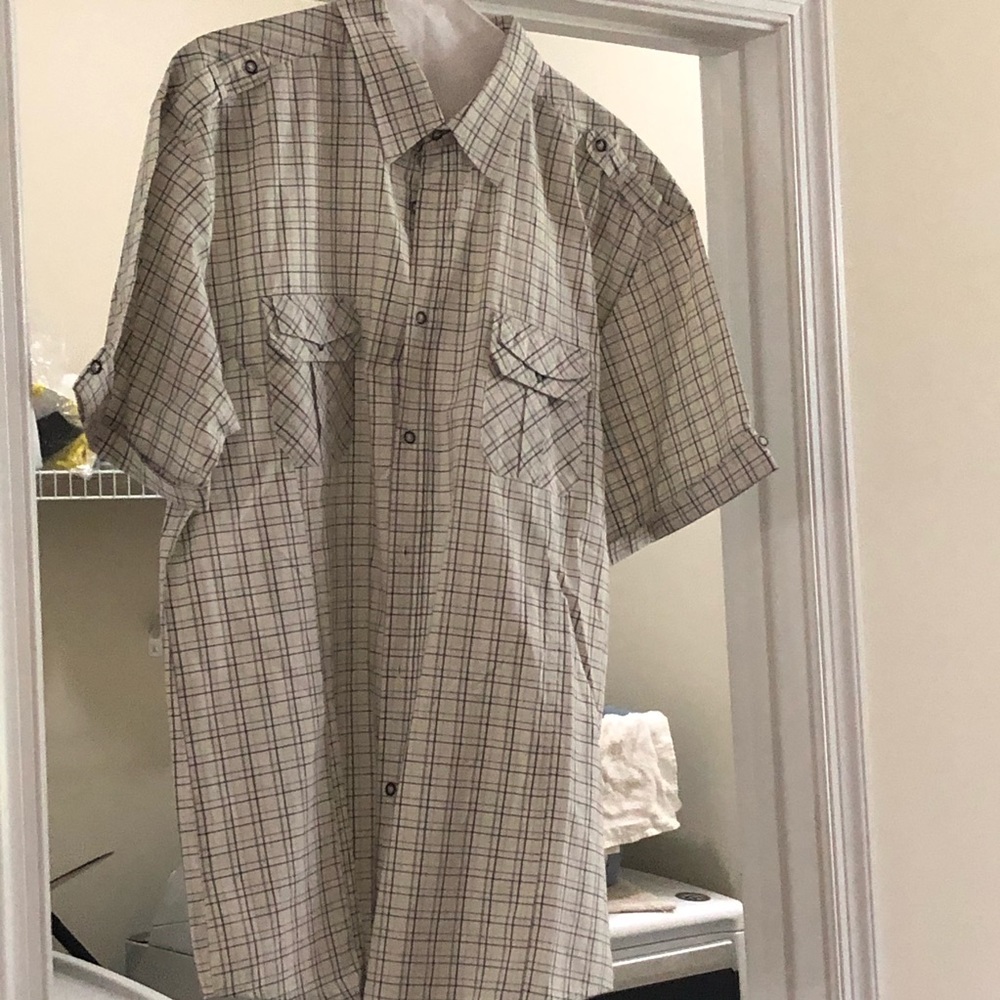 Men’s short sleeve button down shirt
